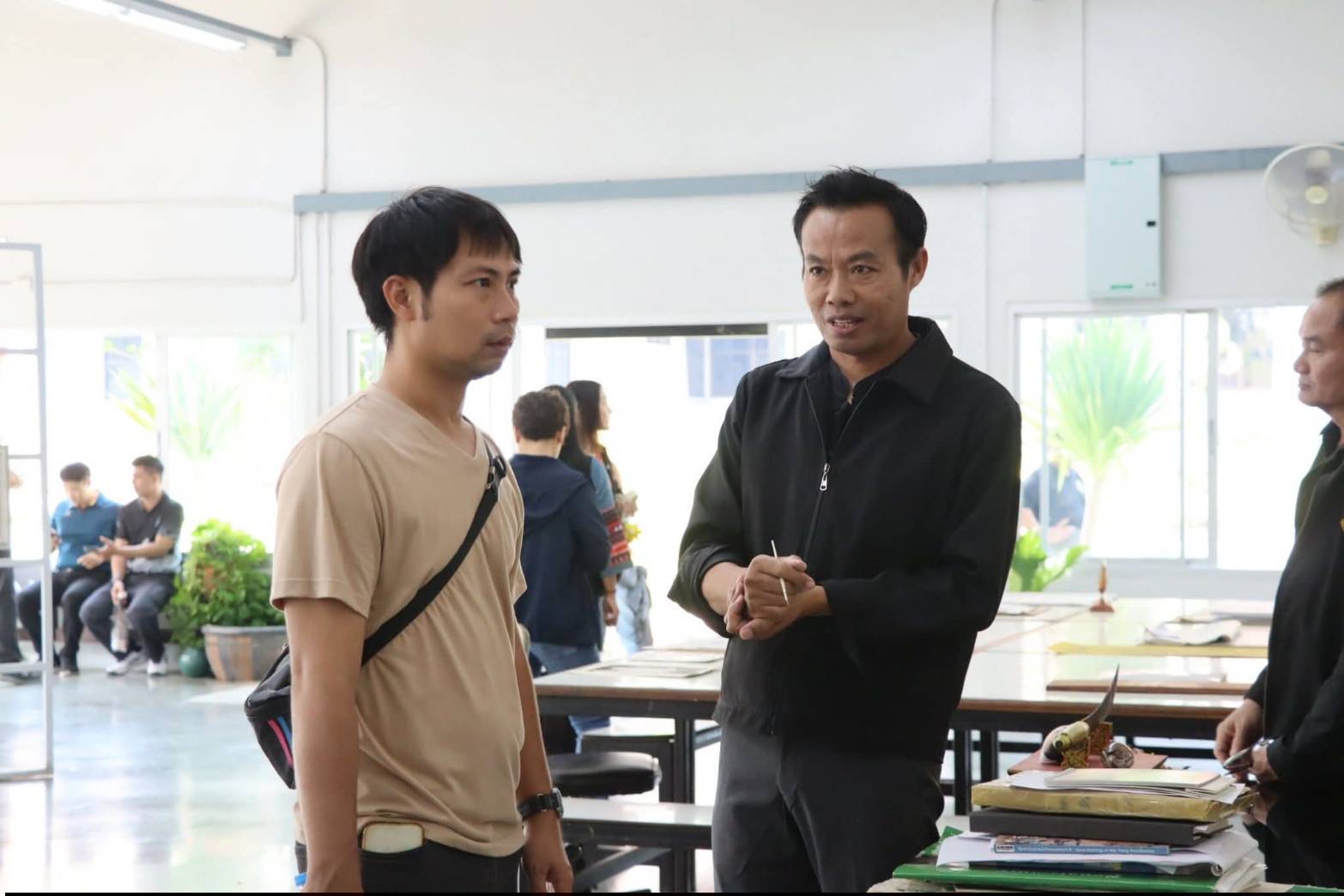 title - ผอ.ศพส. ให้การต้อนรับ คณะนักศึกษาโครงการรัฐประศาสนศาสตรมหาบัณฑิต รุ่นที่ 18 มหาวิทยาลัยรามคำแหง เข้าเยี่ยมชมแผนกฝึกอบรมทั้ง 12 แผนก และพื้นที่ภายในศูนย์ส่งเสริมและพัฒนาอาชีพเสริมนอกภาคการเกษตร